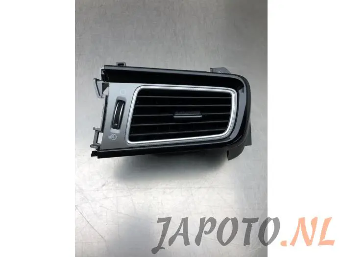 Air grill side Kia Niro