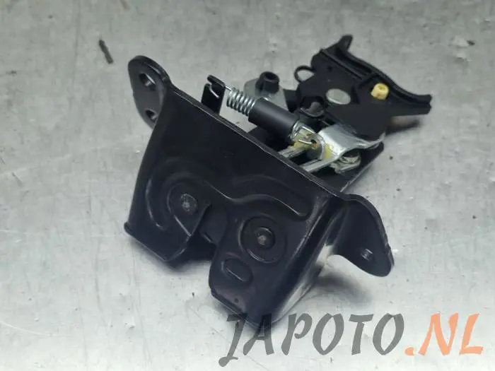 Tailgate lock mechanism Hyundai I10