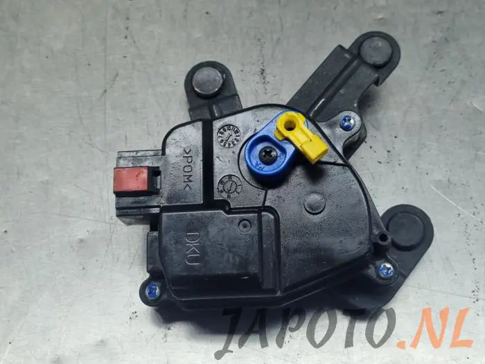 Tailgate lock mechanism Hyundai I10