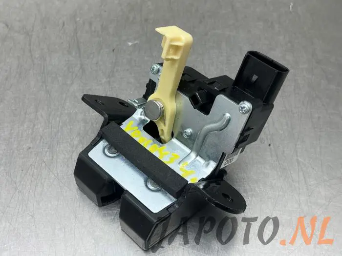 Tailgate lock mechanism Kia Niro