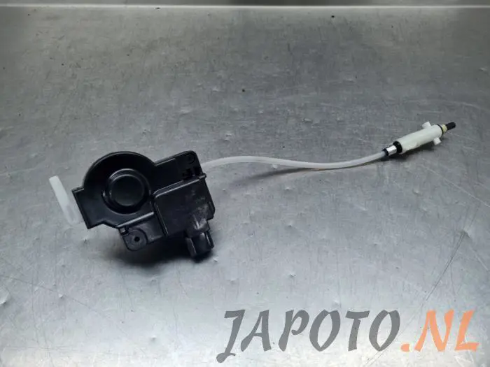 Tank flap lock motor Lexus GS 300 02-