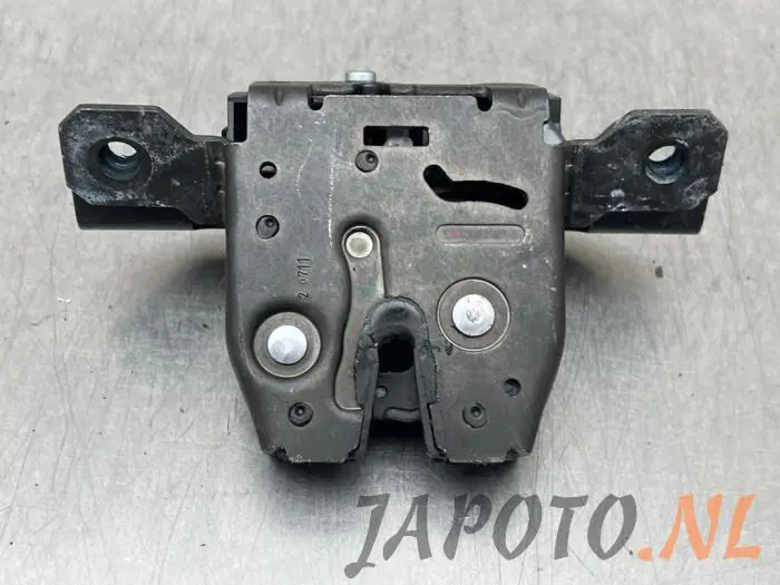 Tailgate lock mechanism Chevrolet Cruze