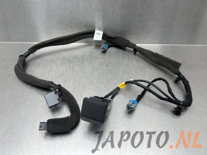 AUX / USB connection Chevrolet Cruze