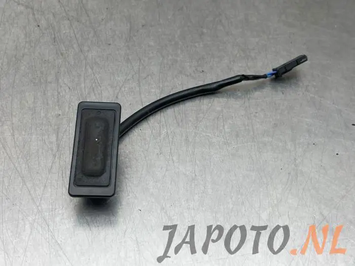 Tailgate switch Chevrolet Cruze