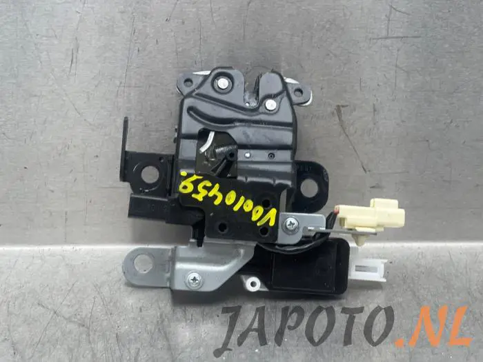 Tailgate lock mechanism Mazda MX-5