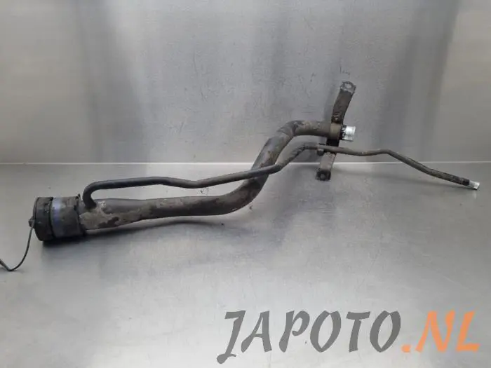 Fuel tank filler pipe Lexus GS 300