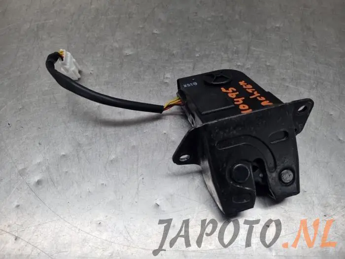 Tailgate lock mechanism Kia Rio