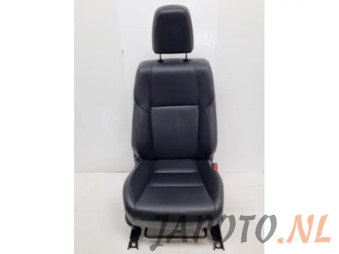 Seat, right Toyota Rav-4