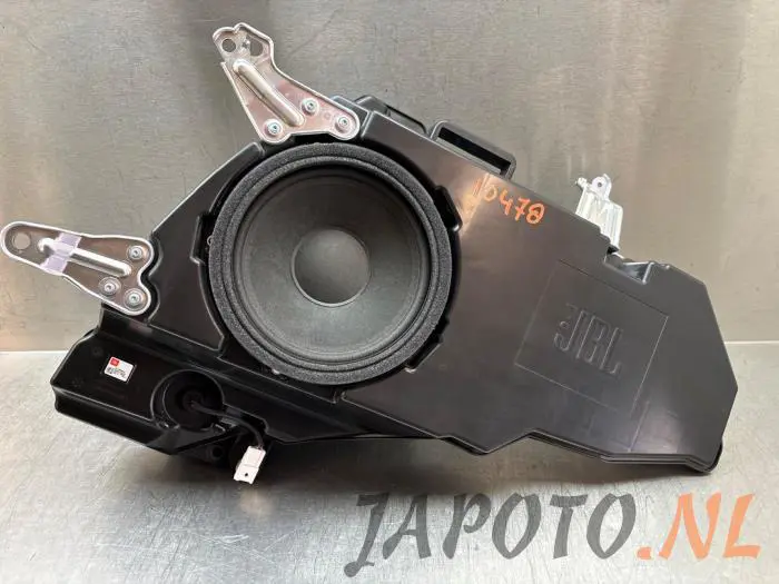 Subwoofer Toyota Rav-4