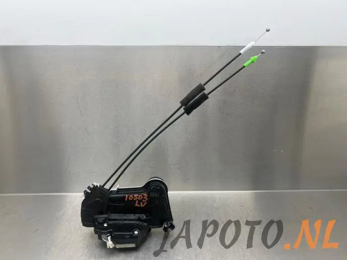 Door lock mechanism 4-door, front left Toyota Aygo