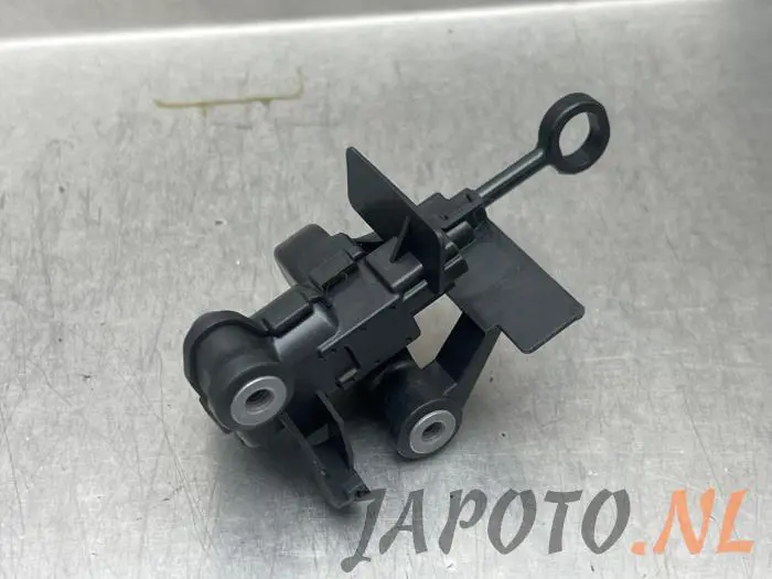 Tank flap lock motor Toyota Aygo