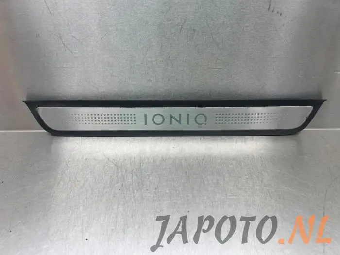 Door sill left Hyundai Ioniq