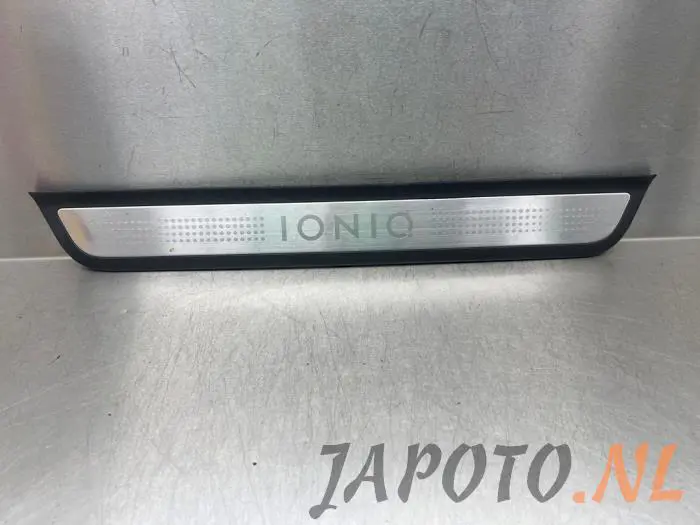 Door sill right Hyundai Ioniq