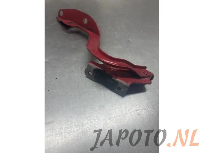 Bonnet Hinge Suzuki Swift