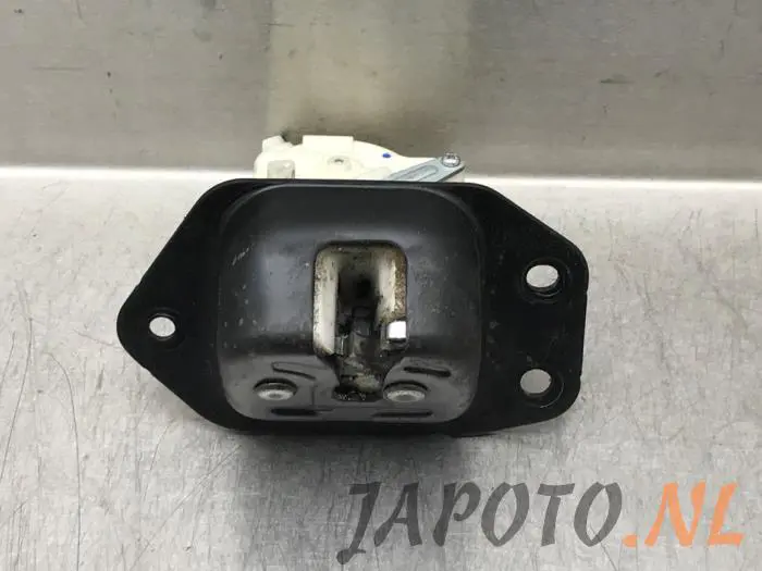 Tailgate lock mechanism Nissan X-Trail