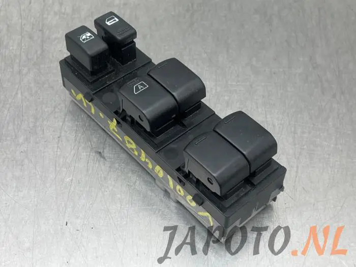 Multi-functional window switch Nissan X-Trail