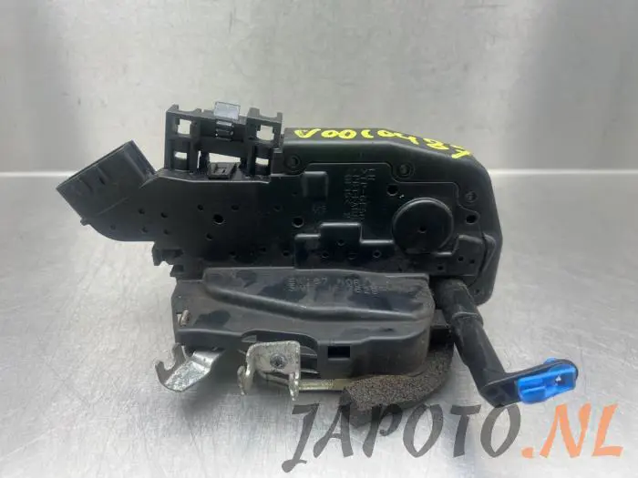 Door lock mechanism 4-door, front left Nissan X-Trail