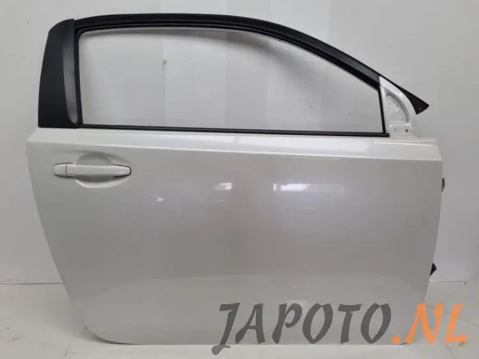 Door 2-door, right Toyota IQ