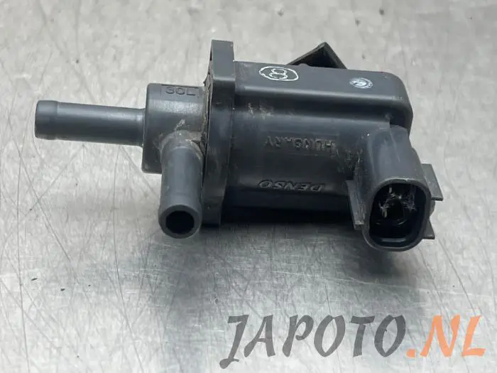 Vacuum valve Toyota Corolla Verso