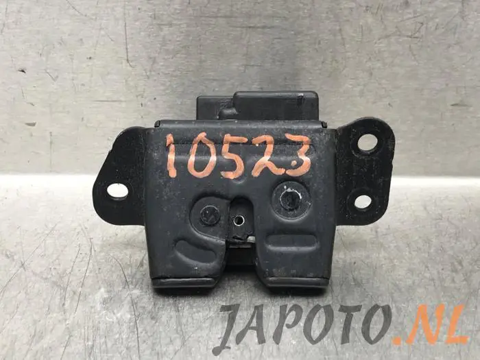 Tailgate lock mechanism Kia Venga