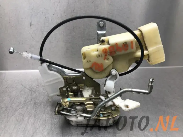 Front door lock mechanism 4-door, right Toyota Yaris