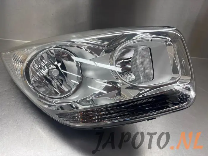 Headlight, right Kia Venga