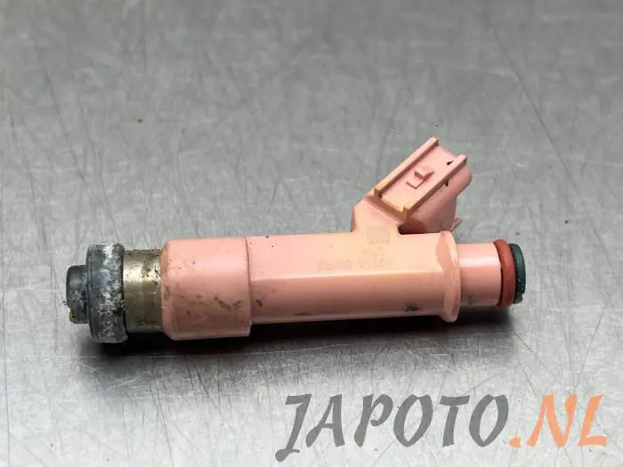 Injector (petrol injection) Toyota Yaris