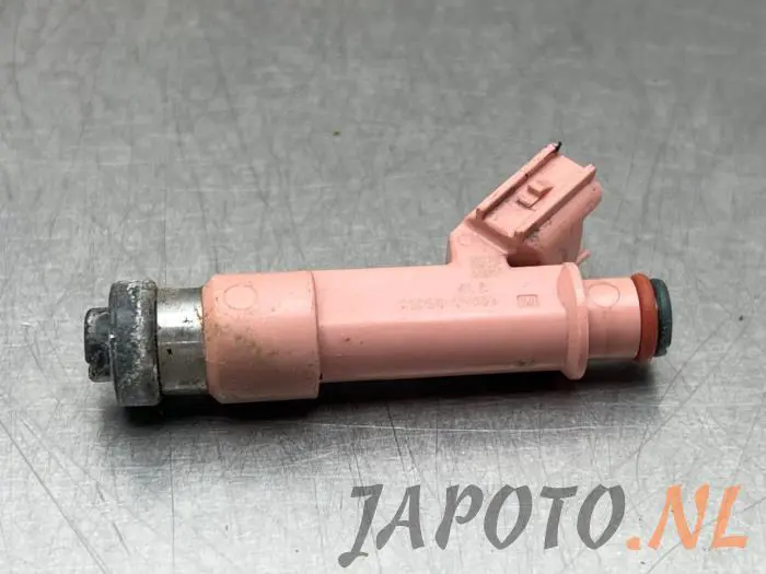 Injector (petrol injection) Toyota Yaris