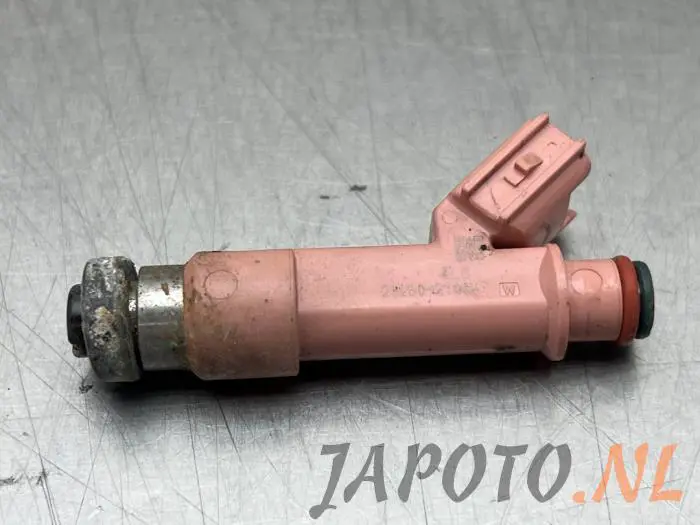 Injector (petrol injection) Toyota Yaris