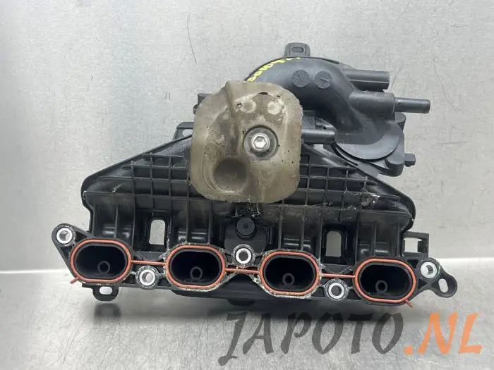 Intake manifold Toyota Yaris