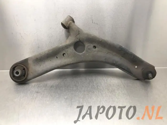 Front upper wishbone, right Kia Venga