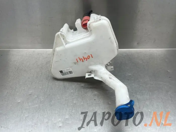 Front windscreen washer reservoir Toyota Yaris