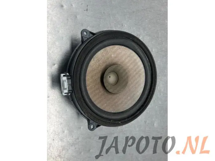 Speaker Mazda 2.