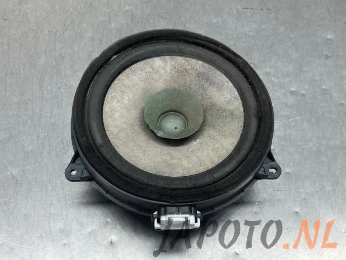 Speaker Mazda 2.