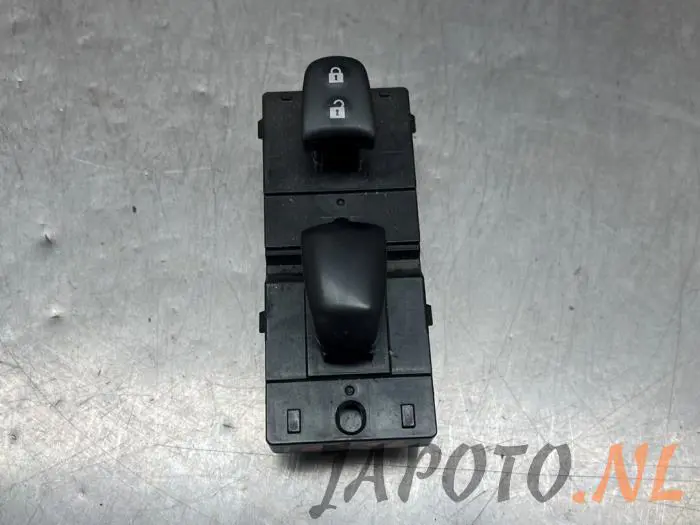 Electric window switch Nissan Micra