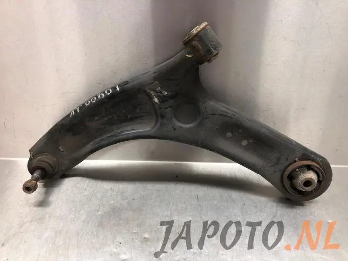 Front upper wishbone, left Hyundai I20