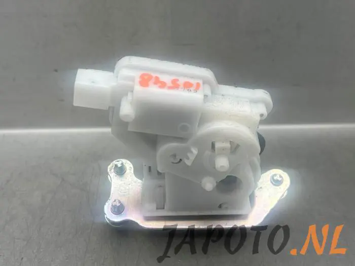 Tailgate lock mechanism Suzuki Ignis