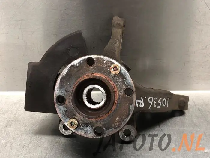 Front wheel hub Nissan Micra