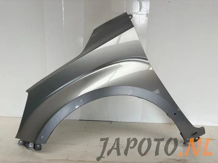 Front wing, left Suzuki Ignis