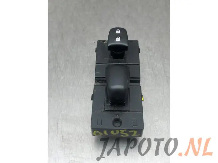 Electric window switch Nissan Qashqai