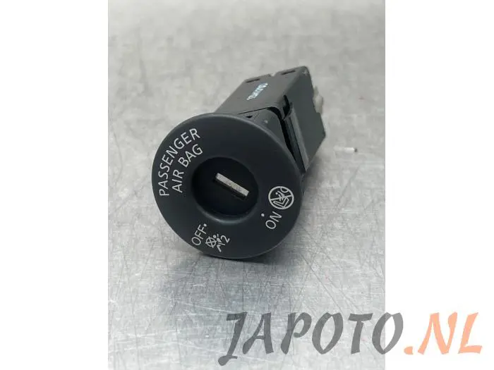 Airbag lock Nissan Qashqai+2