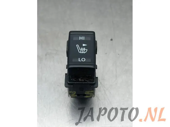 Seat heating switch Nissan Qashqai+2