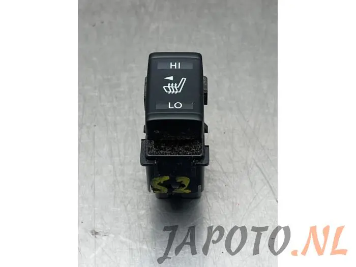 Seat heating switch Nissan Qashqai+2