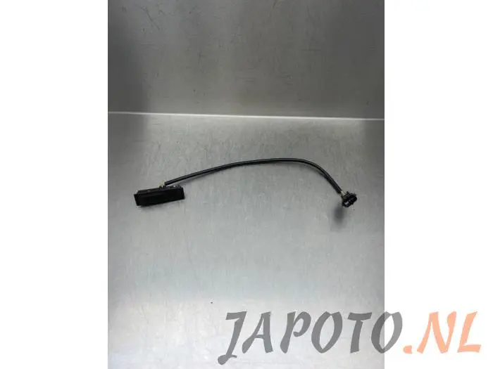 Tailgate switch Nissan Qashqai+2