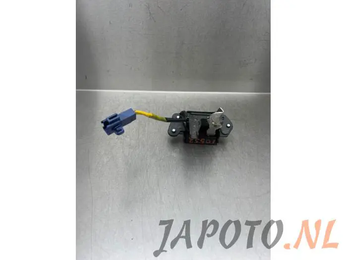 Tailgate lock mechanism Toyota Yaris