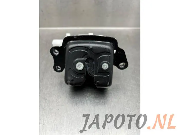 Tailgate lock mechanism Toyota Corolla