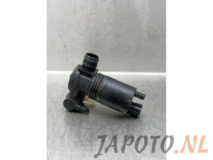 Windscreen washer pump Toyota Corolla