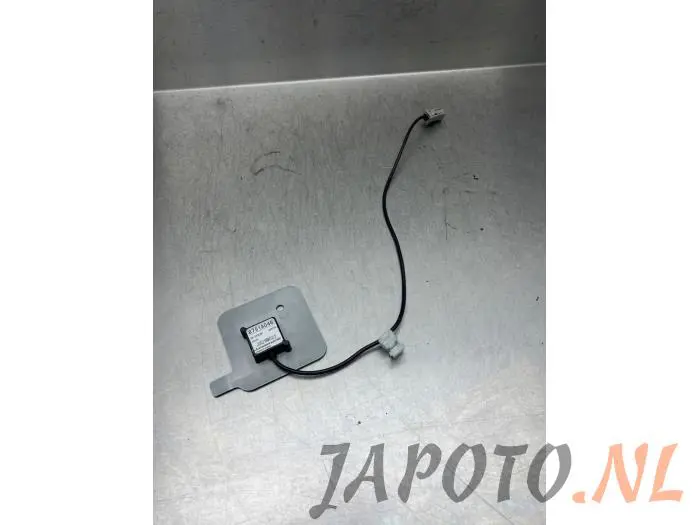 GPS antenna Mitsubishi Outlander