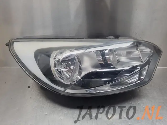 Headlight, right Kia Rio