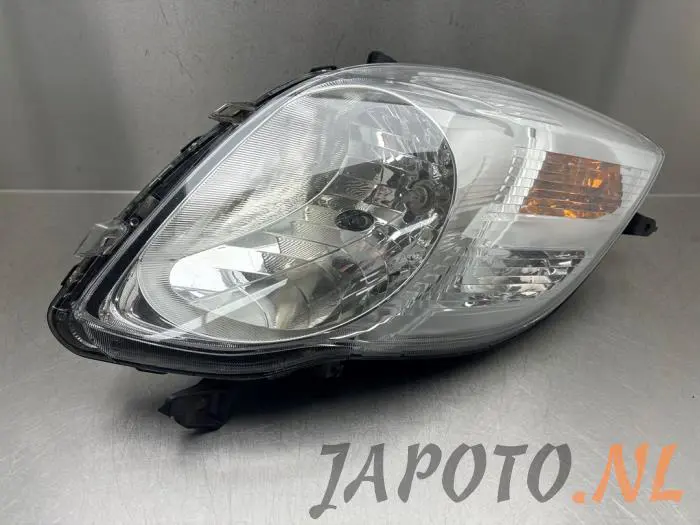 Headlight, right Toyota Yaris